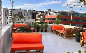 Graffiti Hotel Rooftop - Central Location